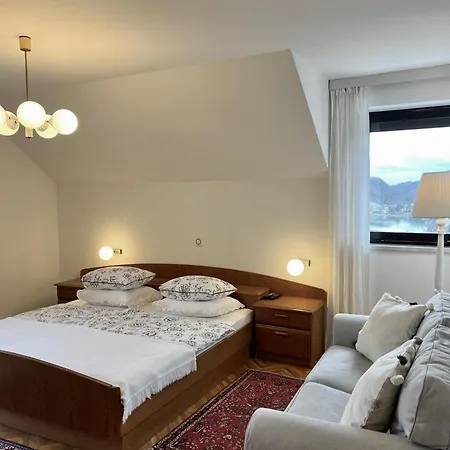 Pensionat Lakeview & 3*