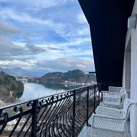 Lakeview & Guest house 3*