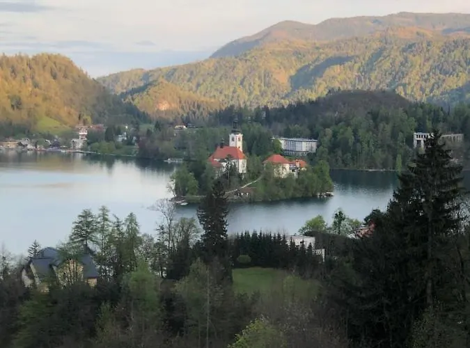 Lakeview & Hiša za goste 3*