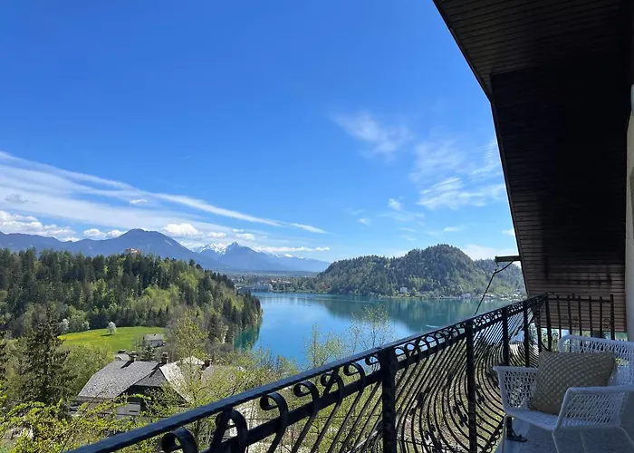 Lakeview & Hiša za goste 3*