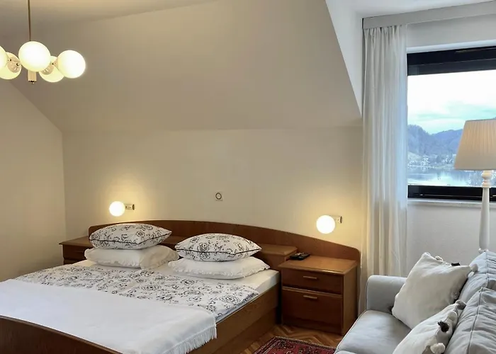 Hiša za goste Lakeview & 3*