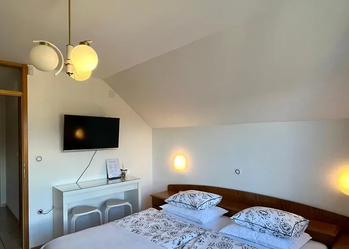 Lakeview & Hiša za goste 3*